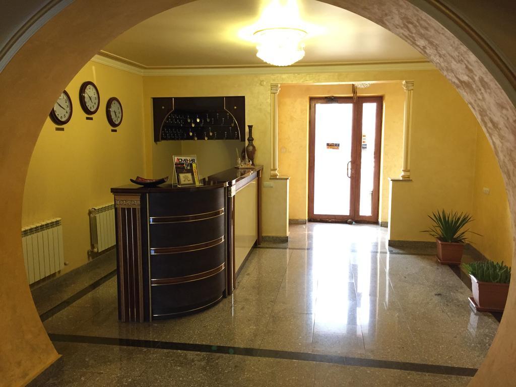 Primer Hotel Ереван Екстериор снимка