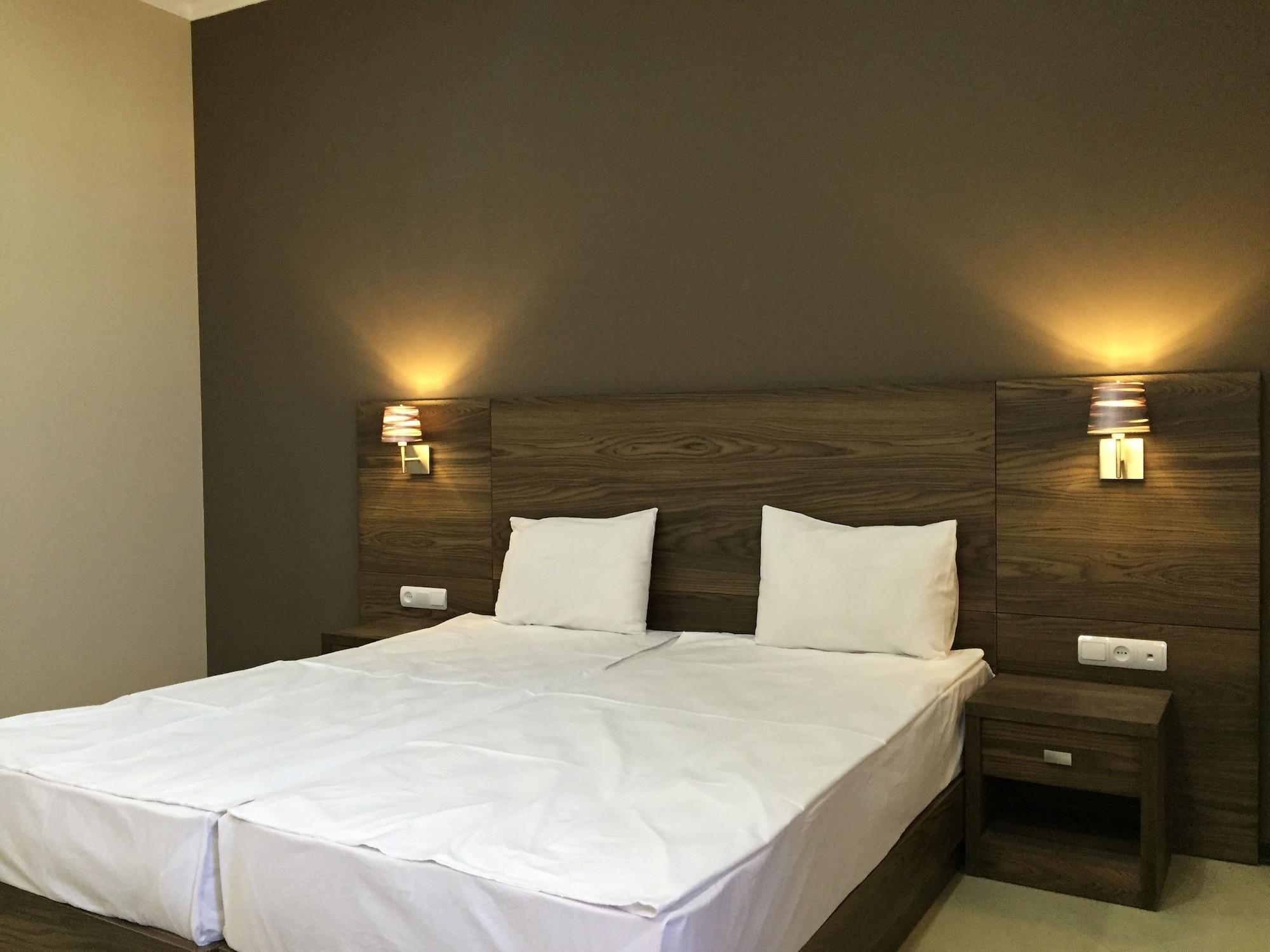 Primer Hotel Ереван Екстериор снимка