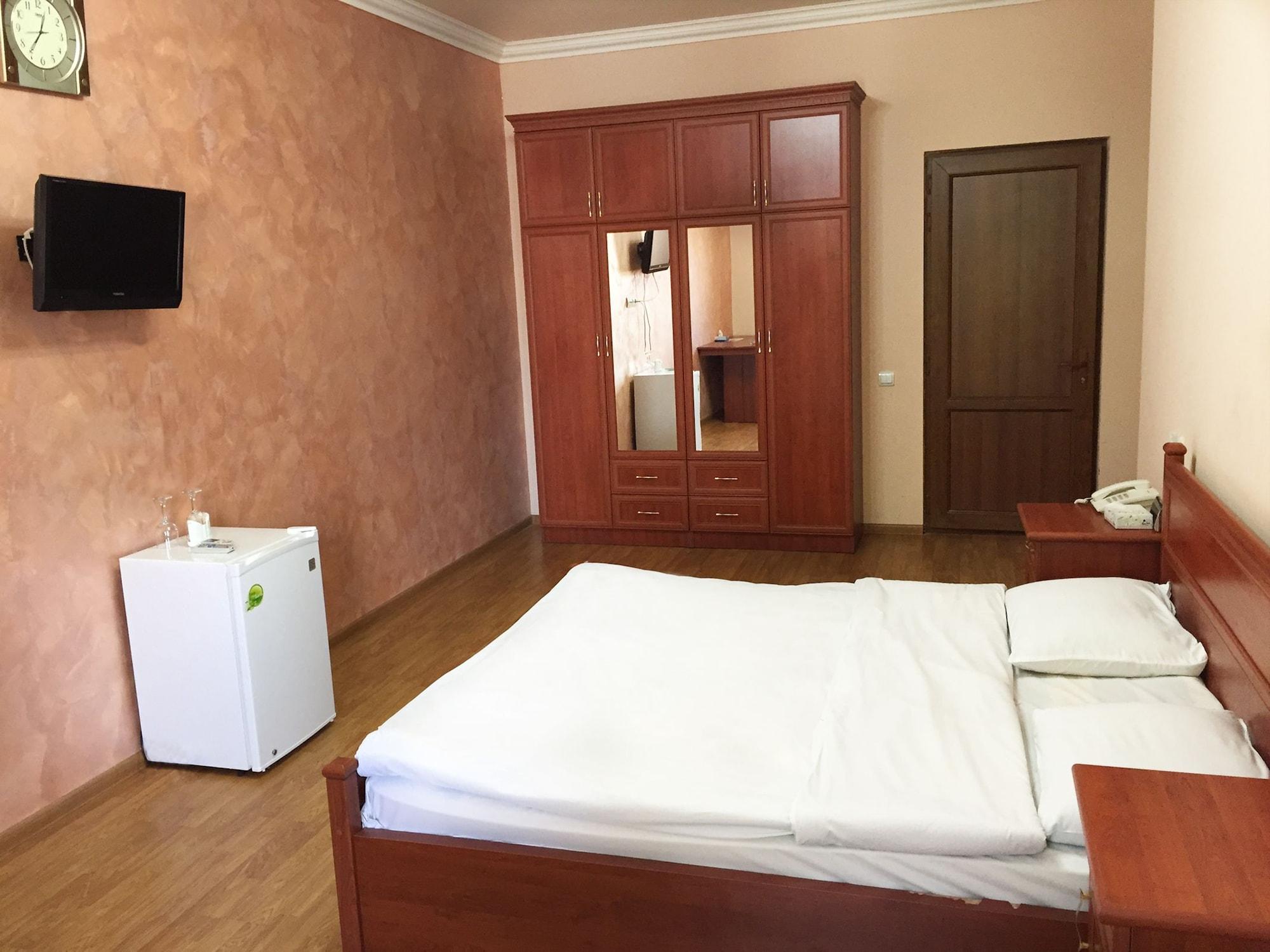 Primer Hotel Ереван Екстериор снимка