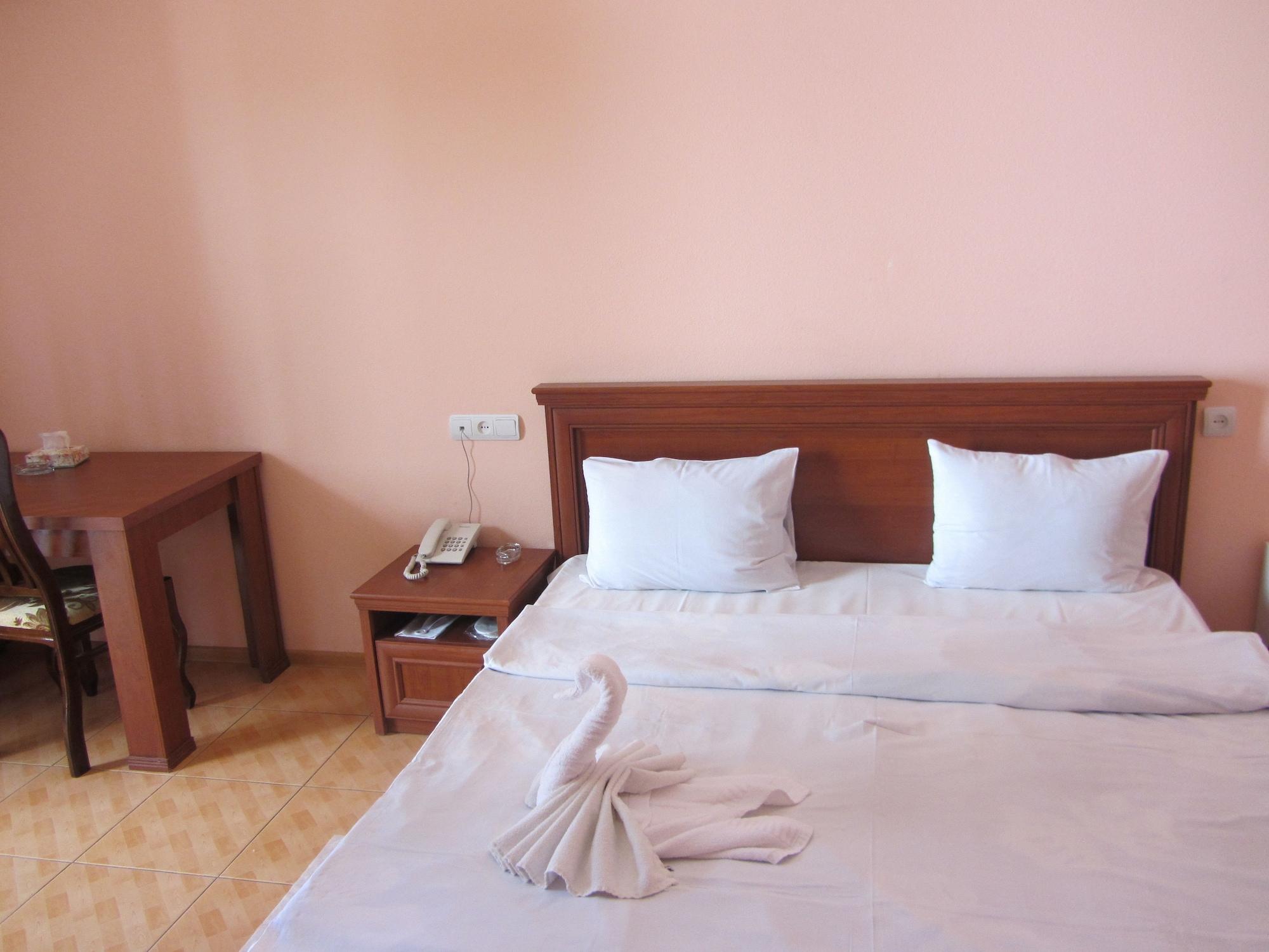 Primer Hotel Ереван Екстериор снимка