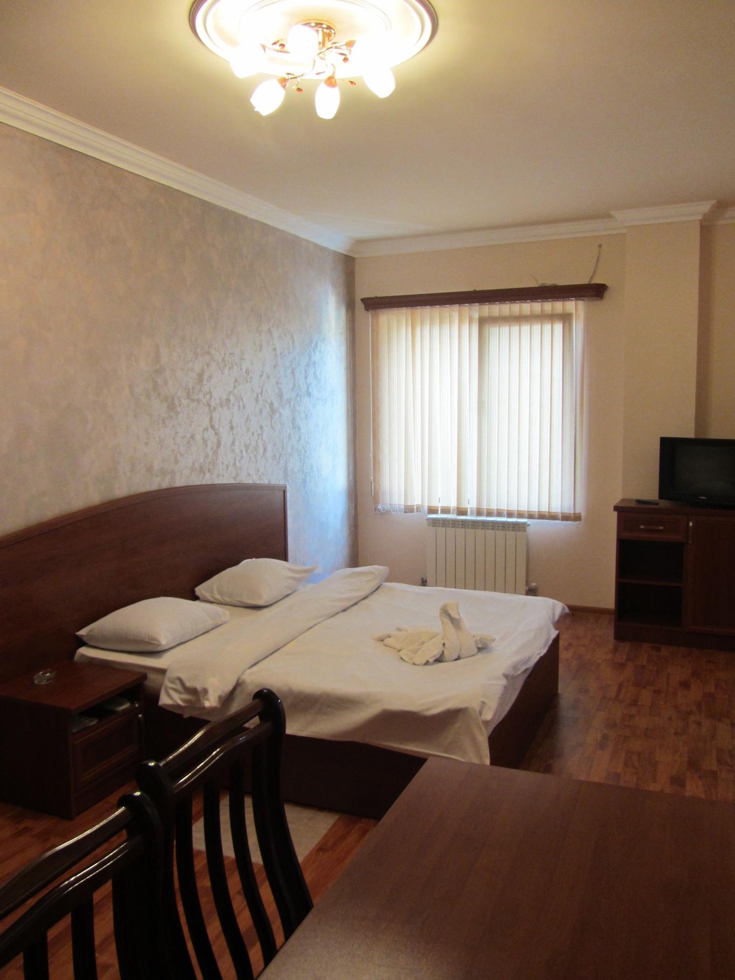 Primer Hotel Ереван Екстериор снимка