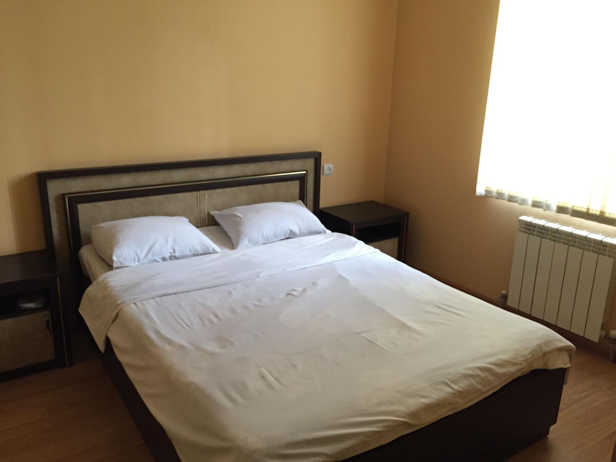 Primer Hotel Ереван Екстериор снимка
