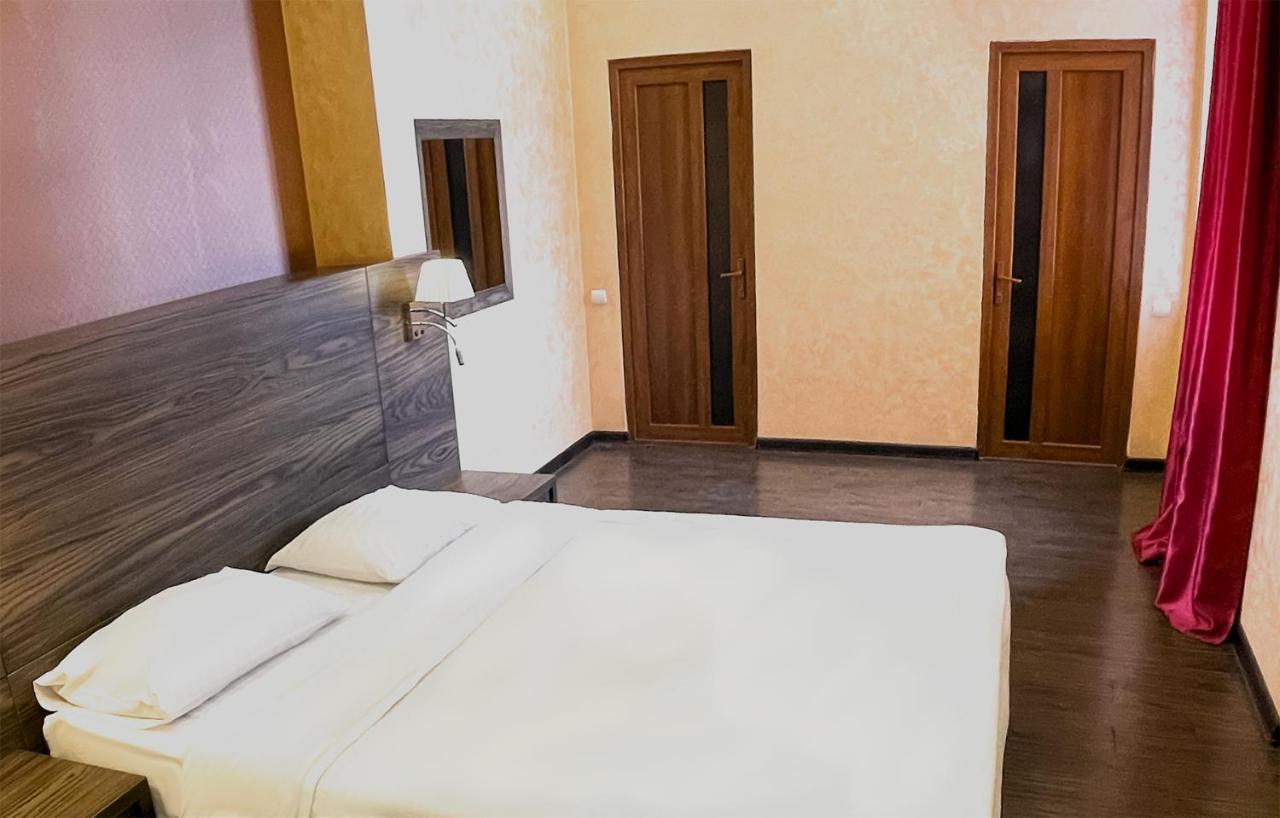 Primer Hotel Ереван Екстериор снимка