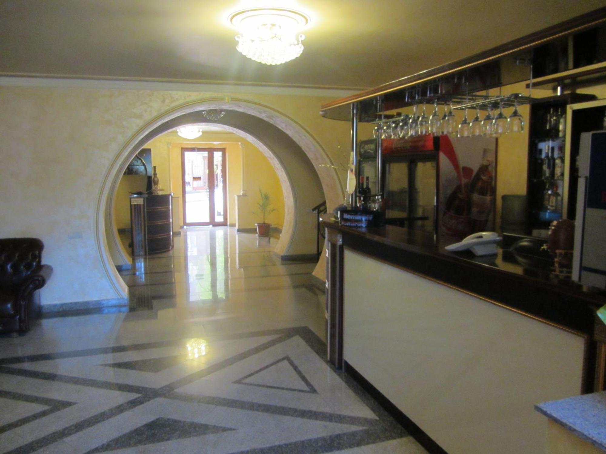 Primer Hotel Ереван Екстериор снимка